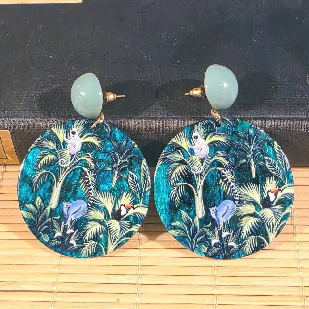 Retro 80s Style Tropical Jungle Animals Vintage Lucite Pendant Dangle earrings